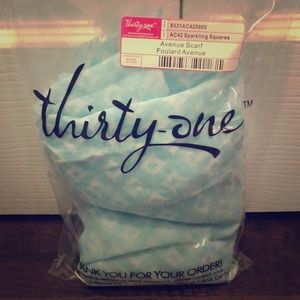Thirty one Avenue scarf